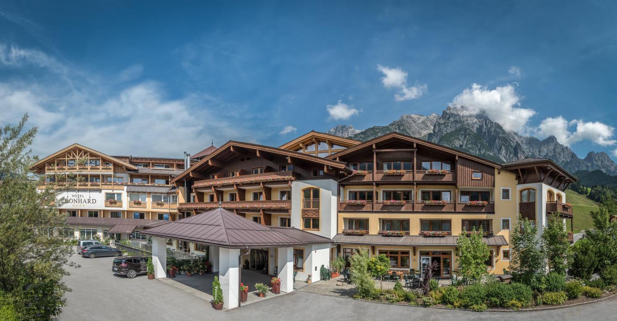 Hotel Leonhard Леоганг Экстерьер фото
